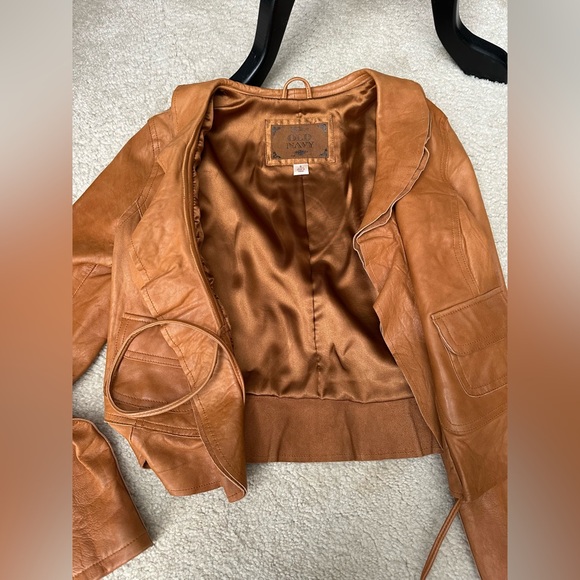 Ladies Leather Jacket - Picture 3 of 4